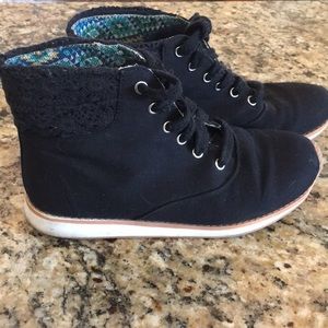 Black Canvas Mid-boots. Sz. 5.5